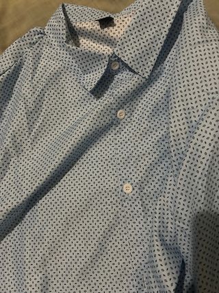 Camisa de hombre azul con estampado