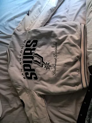 Beisbolera negra y blanca