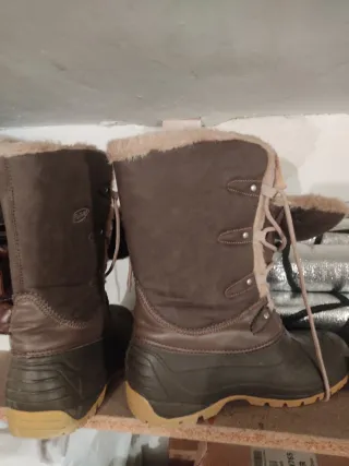 Botas de nieve marrones y beige