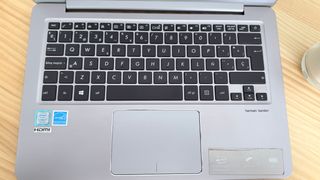 Portátil ASUS ZenBook i7 13 Full HD + funda