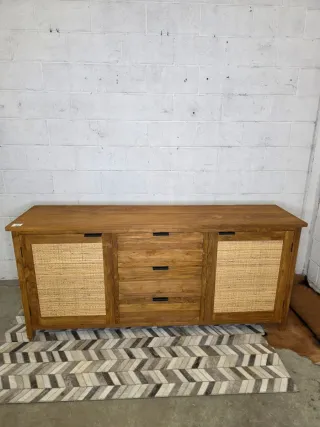 Buffet de madera pino macizo y mimbre