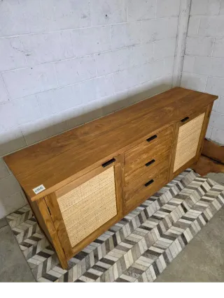 Buffet de madera pino macizo y mimbre