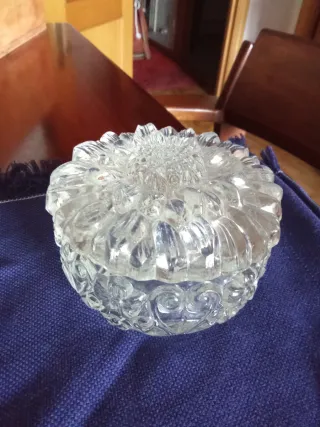 Caja de cristal decorada