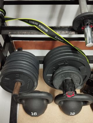 Material de Gimnasio: Mancuernas, Kettlebells...