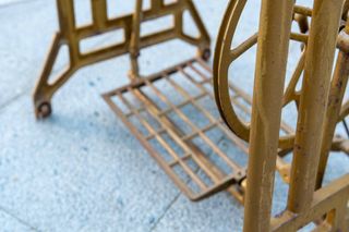 Base Máquina Coser Refrey Hierro Fundido