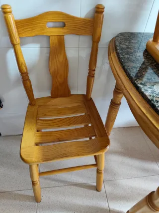 Mesa de cocina de madera y piedra