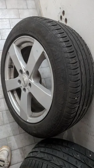 4 Llantas y Neumáticos 215/55 R17