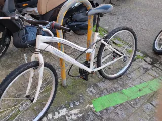 Bicicleta de Montaña Blanca le falta una viela