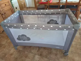 Cuna de viaje con accesorios