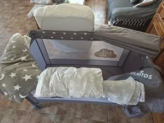 Cuna de viaje con accesorios