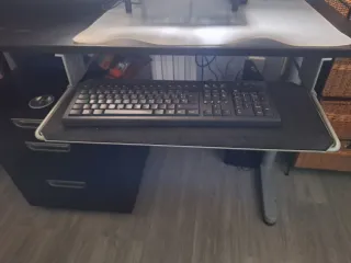 Mesa de oficina metálica madera y silla giratoria