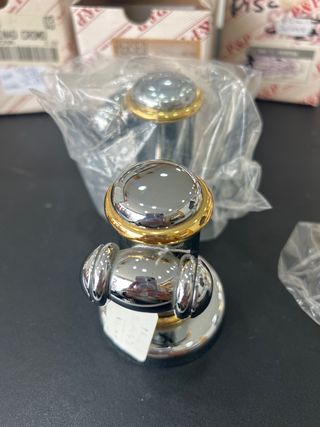 2 Perchas Cromo y Oro