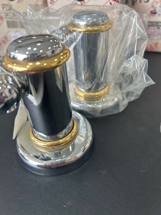 2 Perchas Cromo y Oro