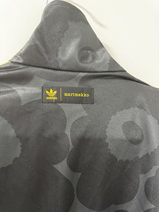 Chaqueta Adidas Negra y Dorada