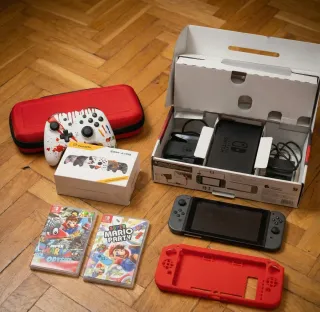 Nintendo Switch + Juegos Mario party y Oddyseey