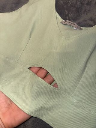 Top verde Stradivarius tirantes