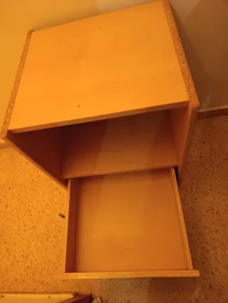 Mesita de noche con cajón