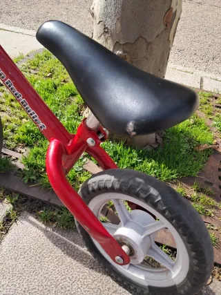 Bicicleta de equilibrio roja Chicco