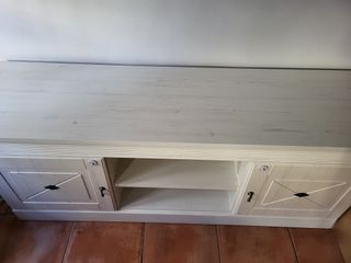 Mueble TV madera 2 puertas y 2 estantes