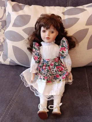 Muñeca de porcelana vintage