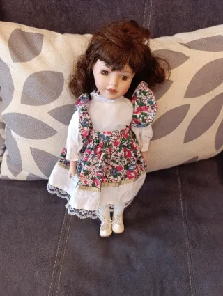 Muñeca de porcelana vintage