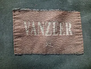 Chaqueta negra con cremallera tipo tejana