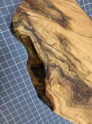 Tabla de cortar artesanal de madera de olivo