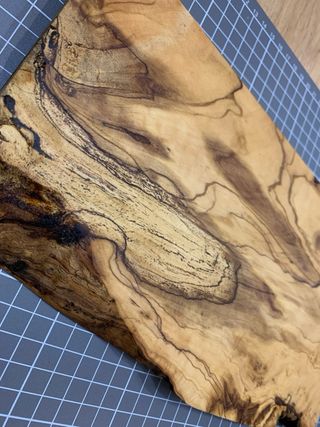 Tabla de cortar artesanal de madera de olivo