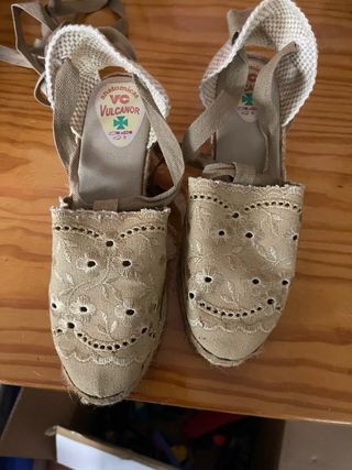 Zapatillas cuña esparto beige