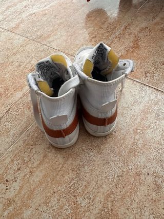 Zapatillas Nike Blancas y Naranja Jumbo