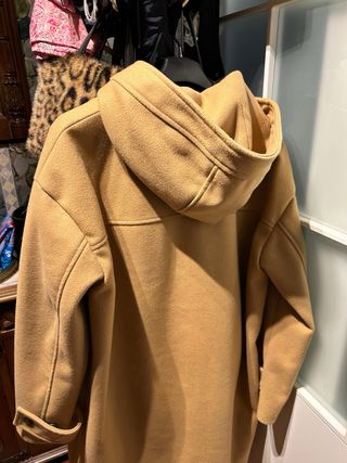 Trenca mujer color “caramelo” o camel,  de Primark