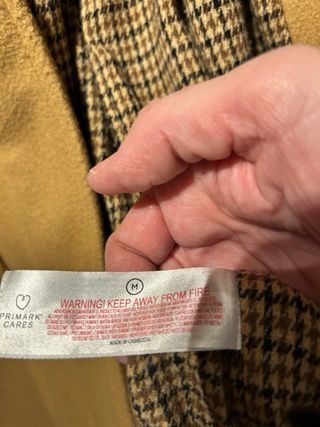 Trenca mujer color “caramelo” o camel,  de Primark