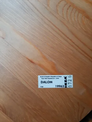 Mesa redonda Ikea Dalom madera, regalo jarrón.