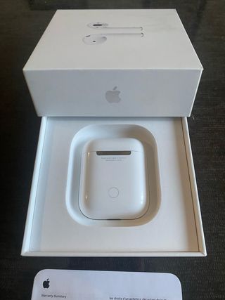 Apple AirPods con estuche de carga