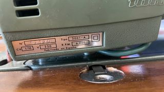 Máquina de coser Refrey vintage con mueble