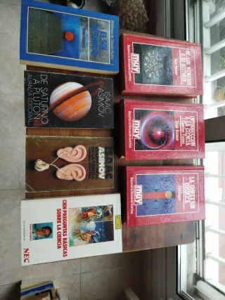 Libros Ciencia. Isaac Asínov y otros