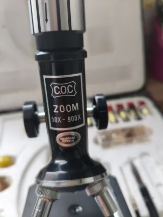 Microscopio con accesorios