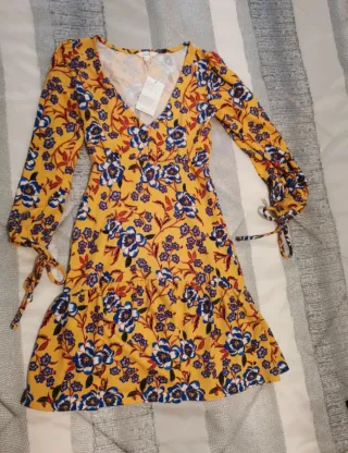 Vestido flores. Con etiqueta. Costó 30€