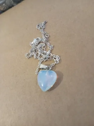 Collana acciaio con ciondolo opale a cuore