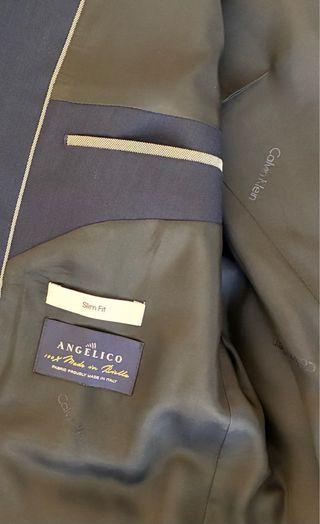 Traje Calvin Klein Azul y camisa blanca