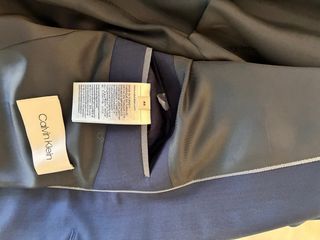 Traje Calvin Klein Azul y camisa blanca