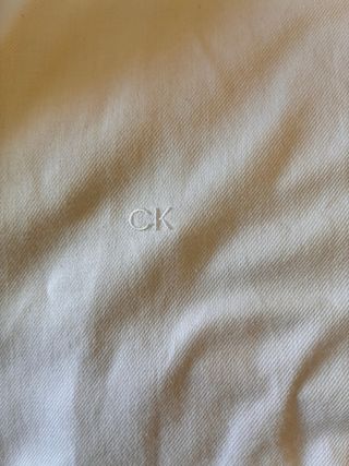 Traje Calvin Klein Azul y camisa blanca