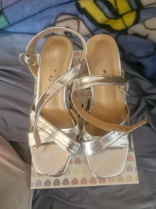 Sandalias de tacón plateadas