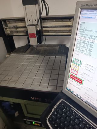 FRESADORA CNC ROBUSTA