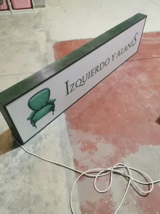 Cartel y banderola Izquierdo y Alanís