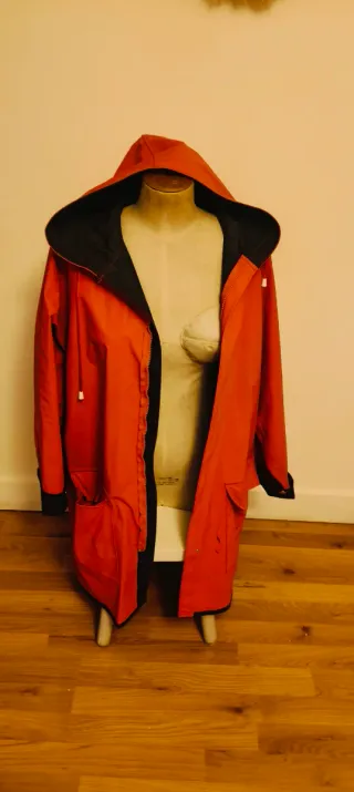 Parka reversible negra y roja