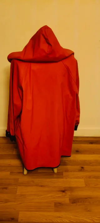 Parka reversible negra y roja