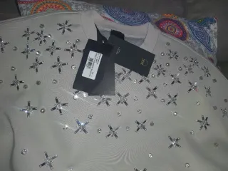 Jersey Pinko bordado joya beige