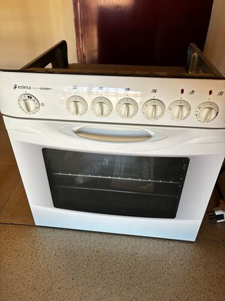 Horno Edesa bajo encimera
