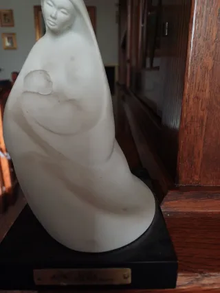 Statuina Madonna con Bambino in pietra